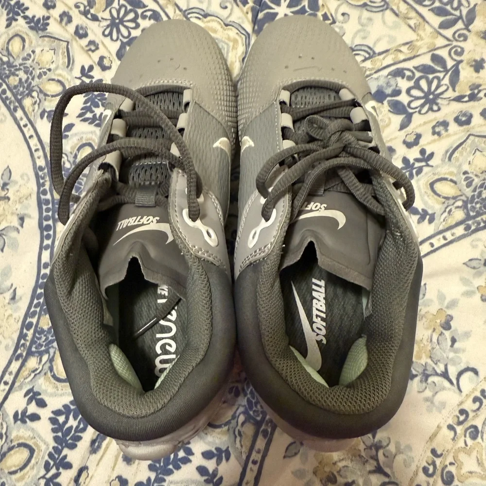 Nike Women's Hyperdiamond 4 Elite softball cleats , sz 7 BNNU - Picture 3 of 7